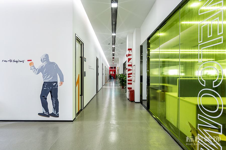 華強(qiáng)方特設(shè)計院辦公室裝修效果圖5