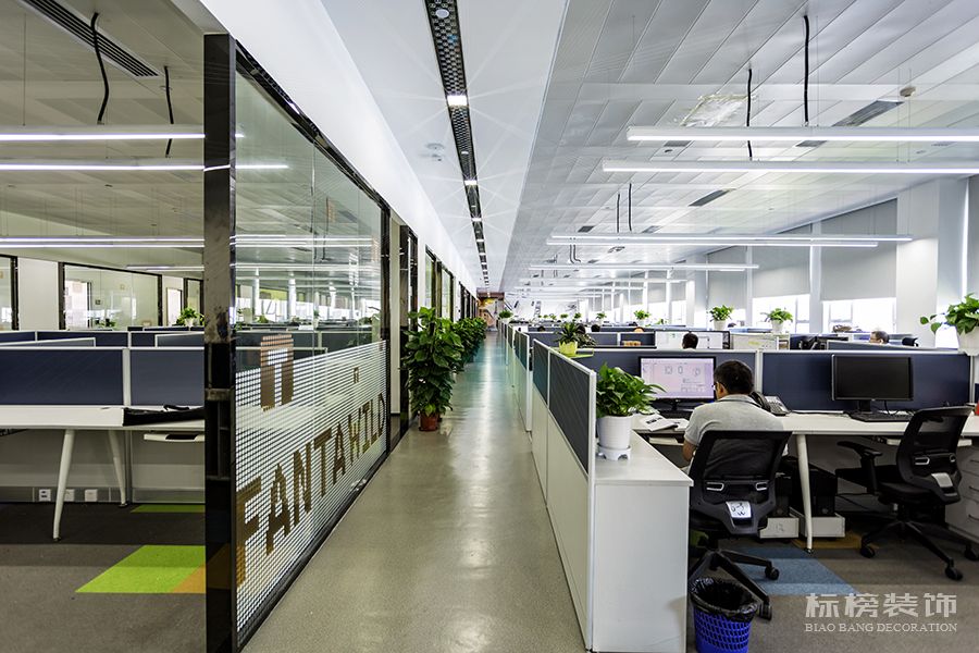 華強(qiáng)方特設(shè)計院辦公室裝修效果圖7