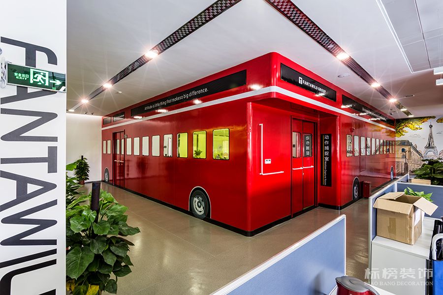 華強(qiáng)方特設(shè)計院辦公室裝修效果圖8